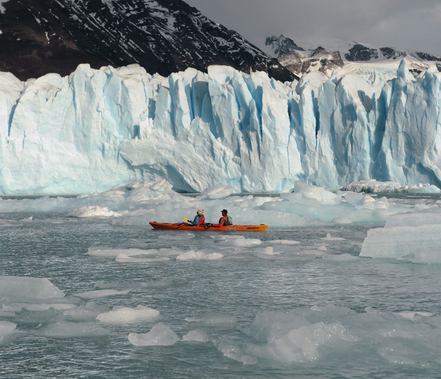 Durch die Eisberge paddeln
