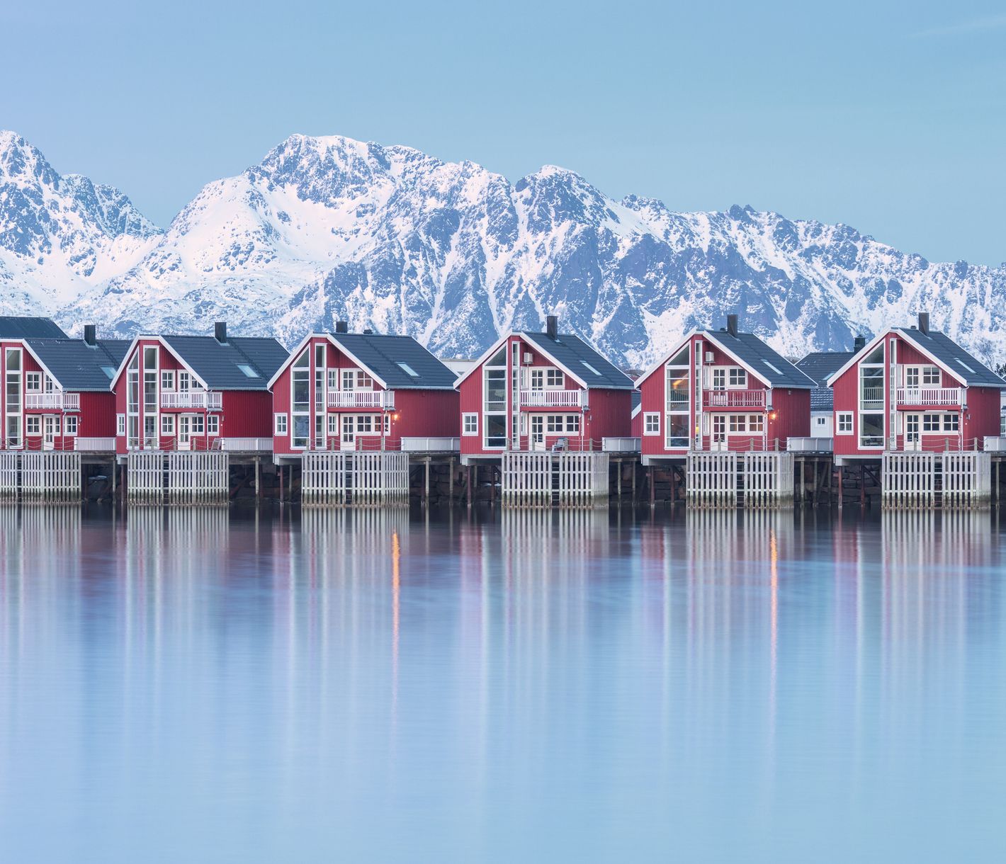 Rorbuer sind traditionelle Fischerhütten.