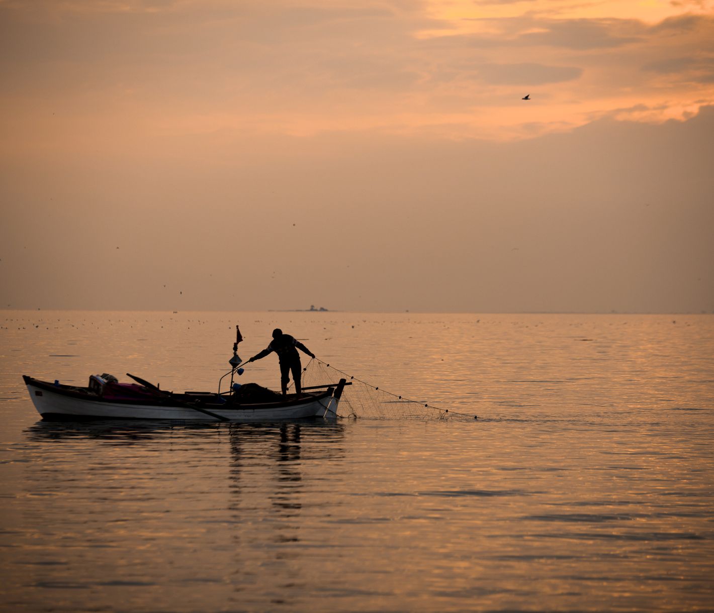 Traditioneller Fischfang bei Sonnenuntergang