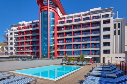 The Views Monumental