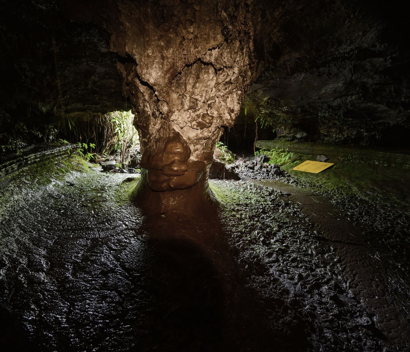 Eine magische Welt – Höhle in den erkalteten Lavaströmen des Piton de la Fournaise