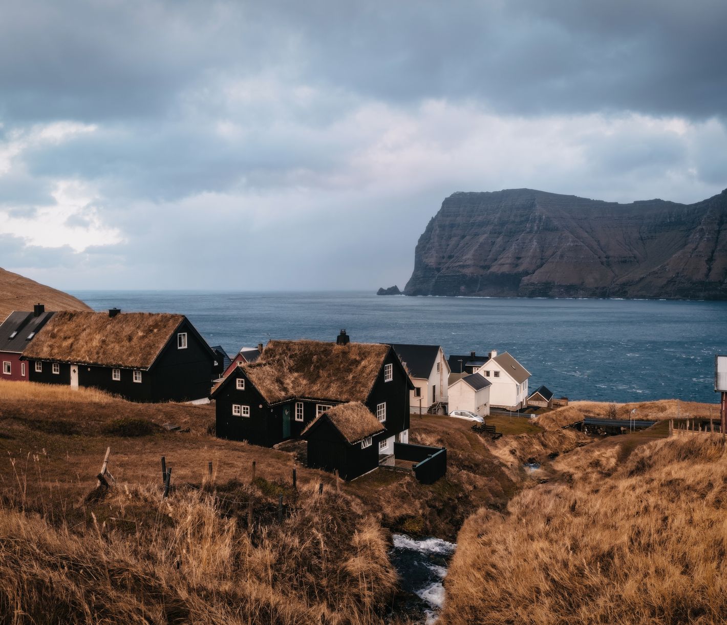 Le village de Mikladalur sur l'île de Kalsoy