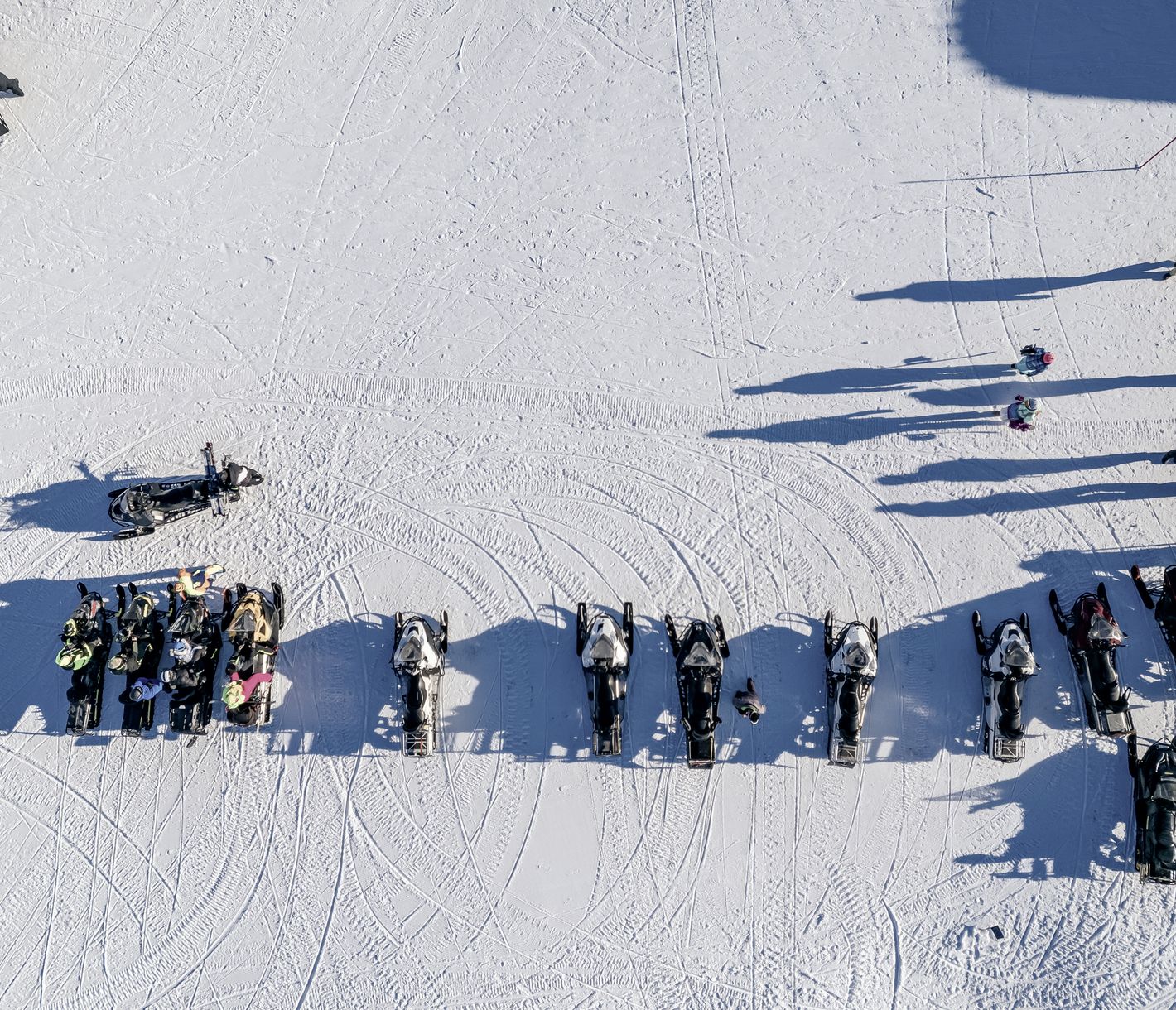 Pause auf der actionreichen Schneemobiltour