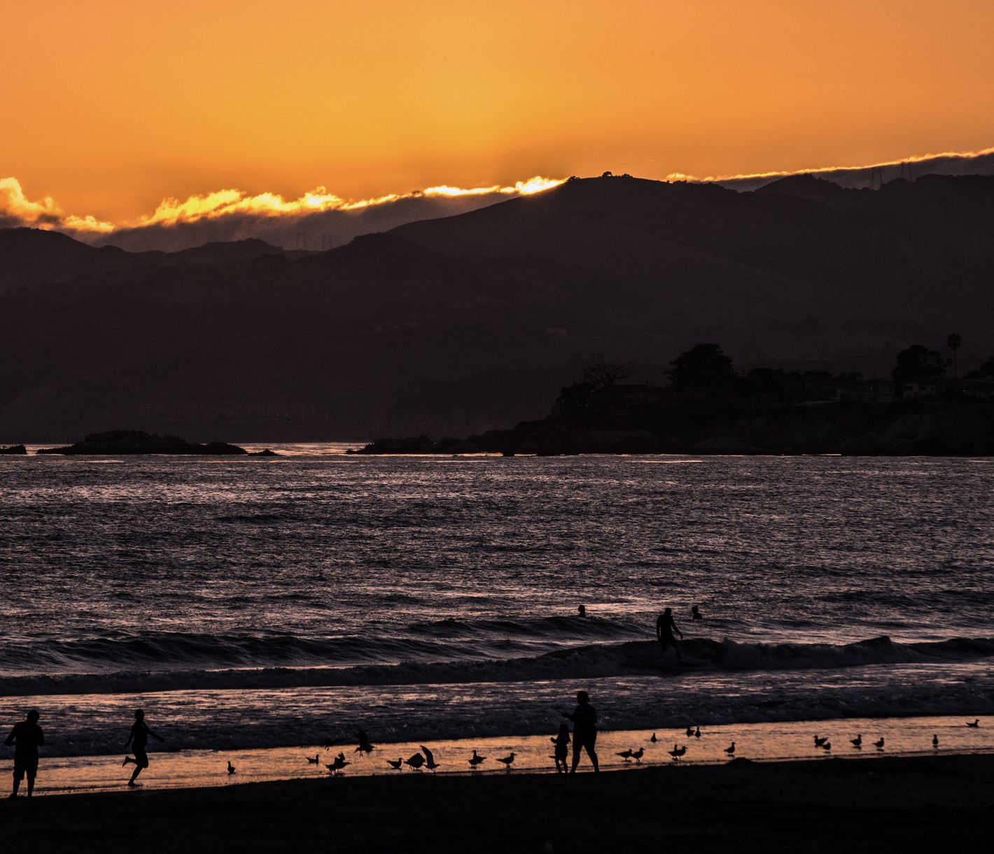 Der Sonnenuntergang, wie hier am Pismo Beach, könnte nicht spektakulärer sein.