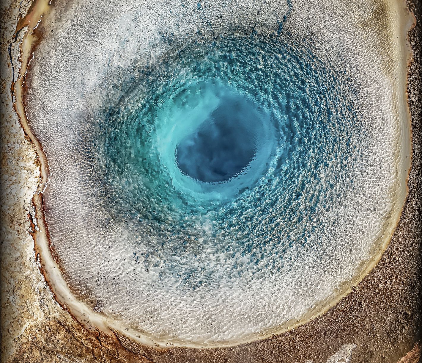 Gespanntes Warten am aktivsten Geysir Islands.