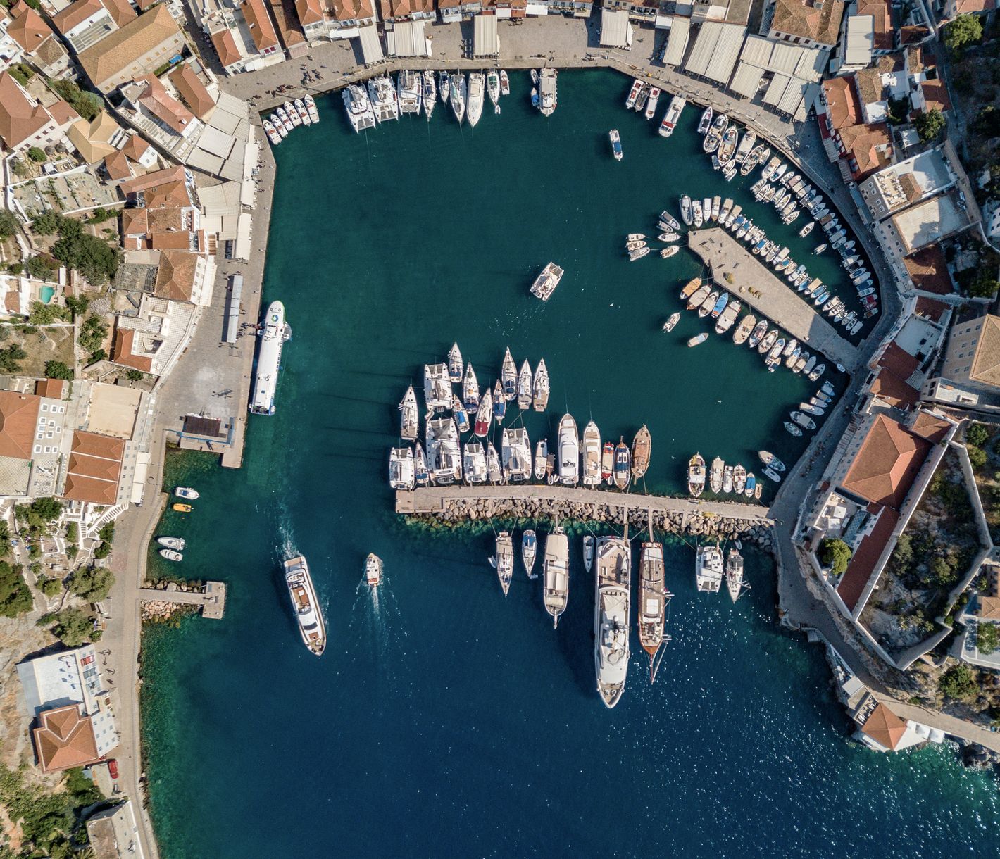 Der Hafen von Hydra – Eleganz und Tradition vereint