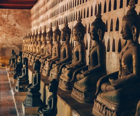Plus de 10’000 statues de Bouddha sont abritées dans le temple Wat Sisaket à Vientiane.