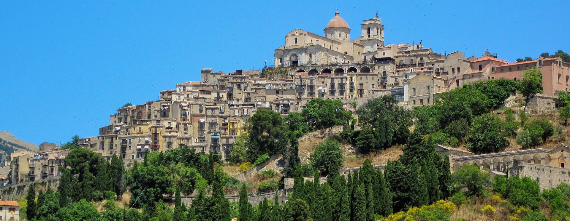 Typisches Dorf in den Madonien