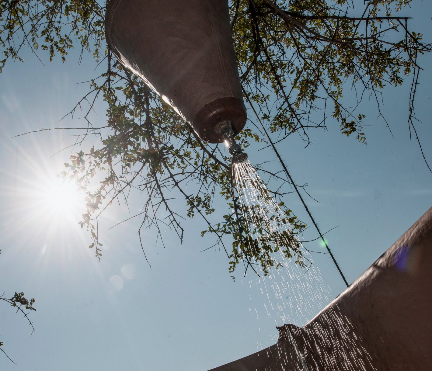 Auch eine Dusche braucht man im afrikanischen Busch