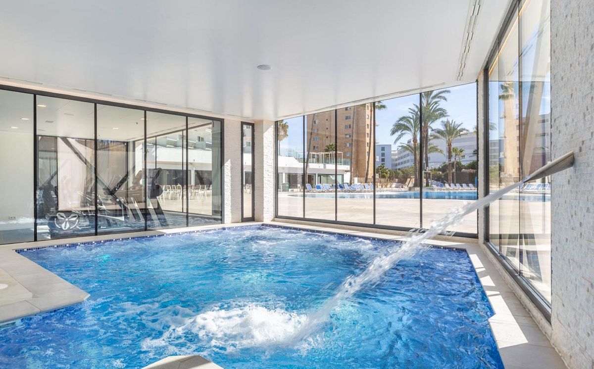Piscine intérieure