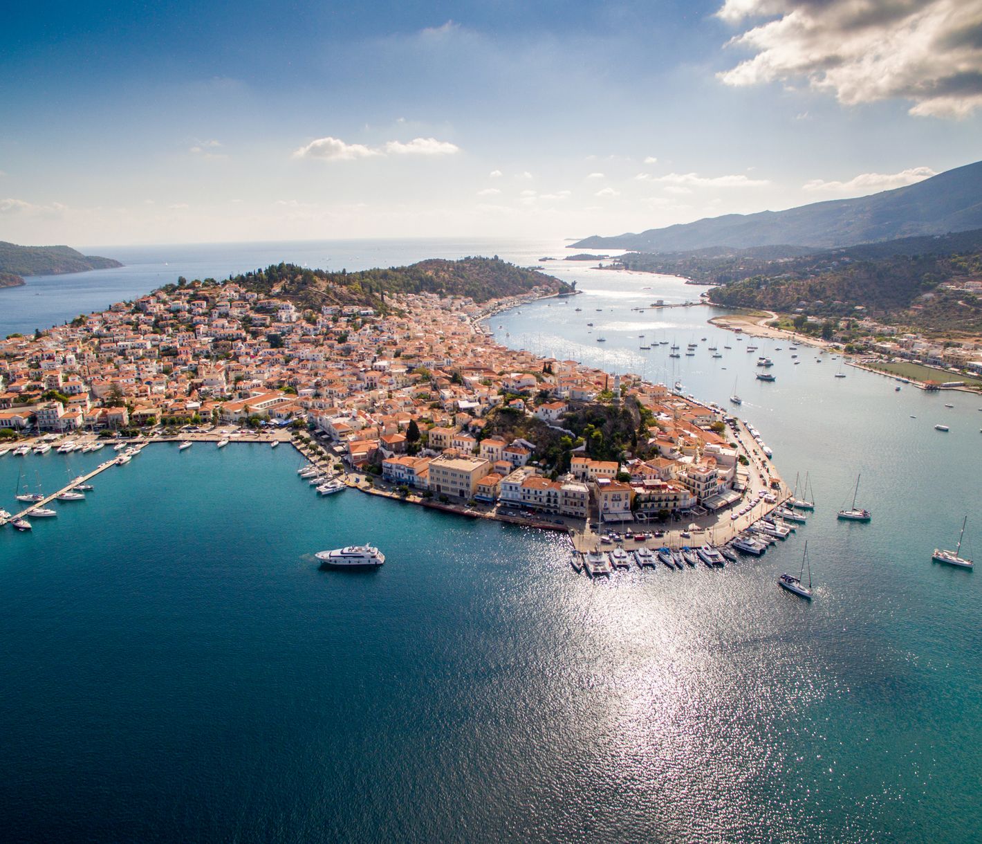 Poros – Inselidylle umgeben von tiefblauem Wasser