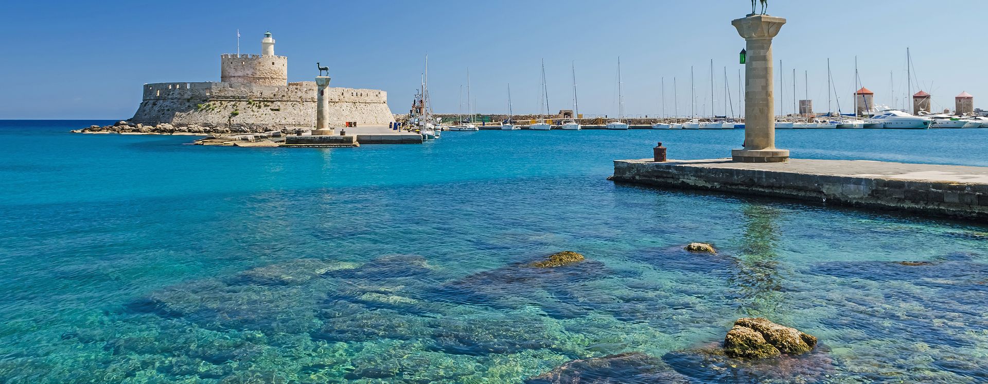 Fantastischer Ausblick auf den Mandraki-Hafen