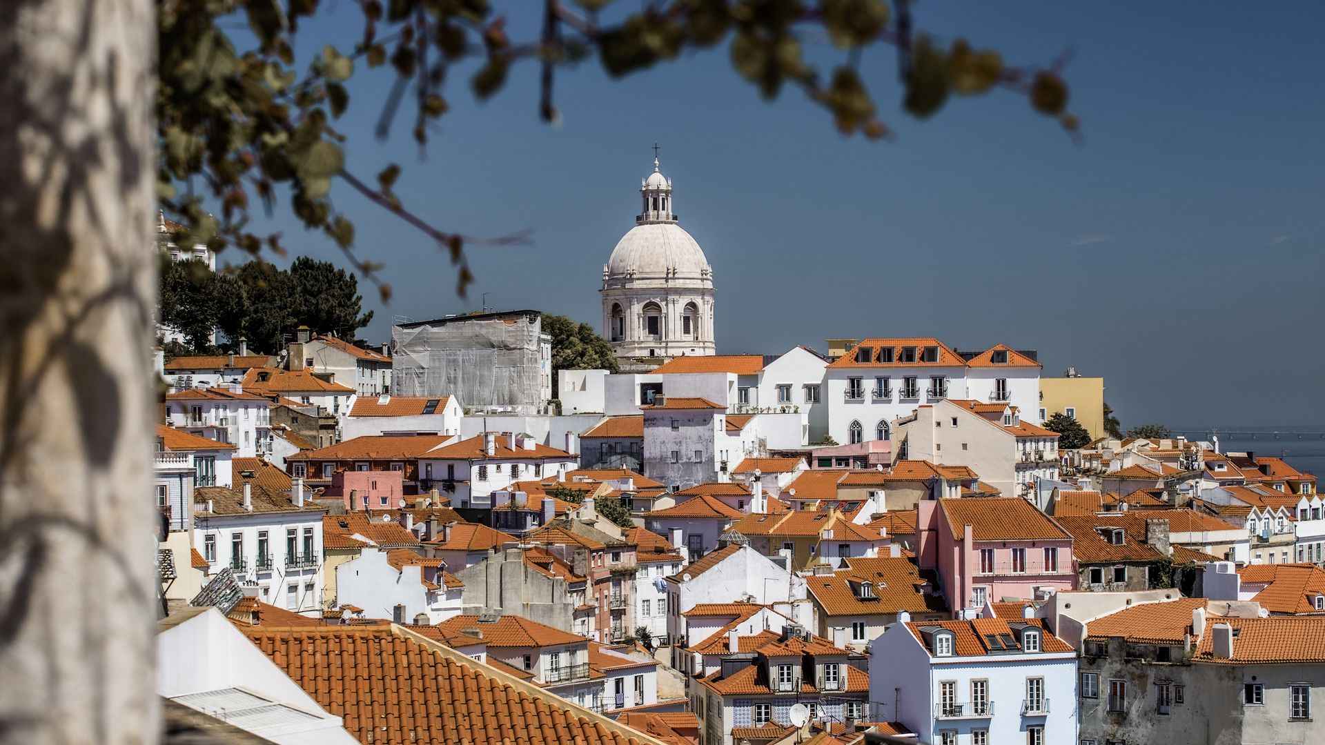 Miradouro de Santa Luzia mit Blick über die Dächer von Funchal