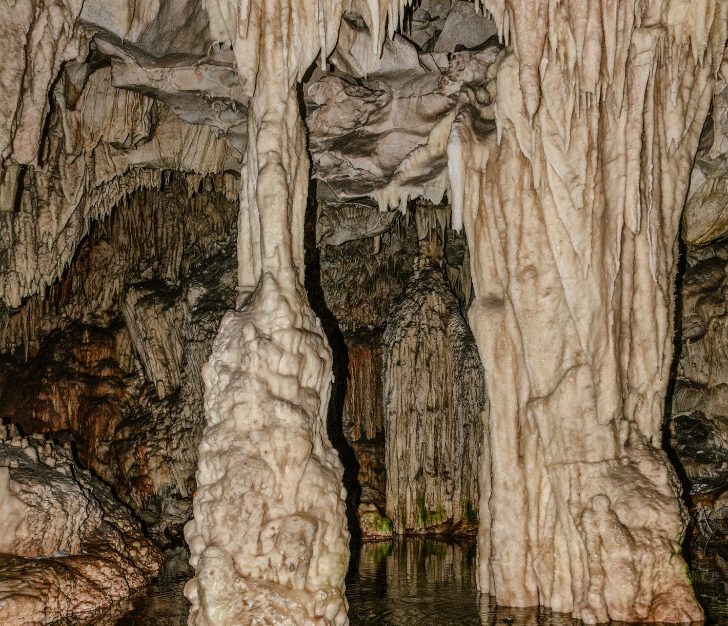 Unterirdisches Wunder – die Höhlen von Diros