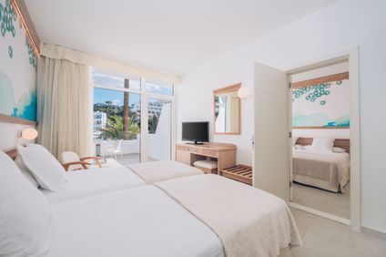 Familienzimmer mit Verbindungstür