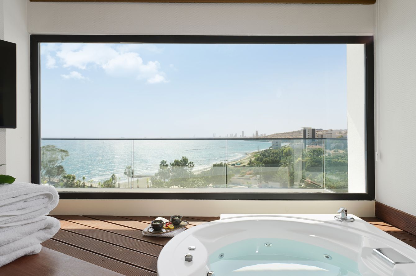 Signature Suite Meersicht mit Whirlpool