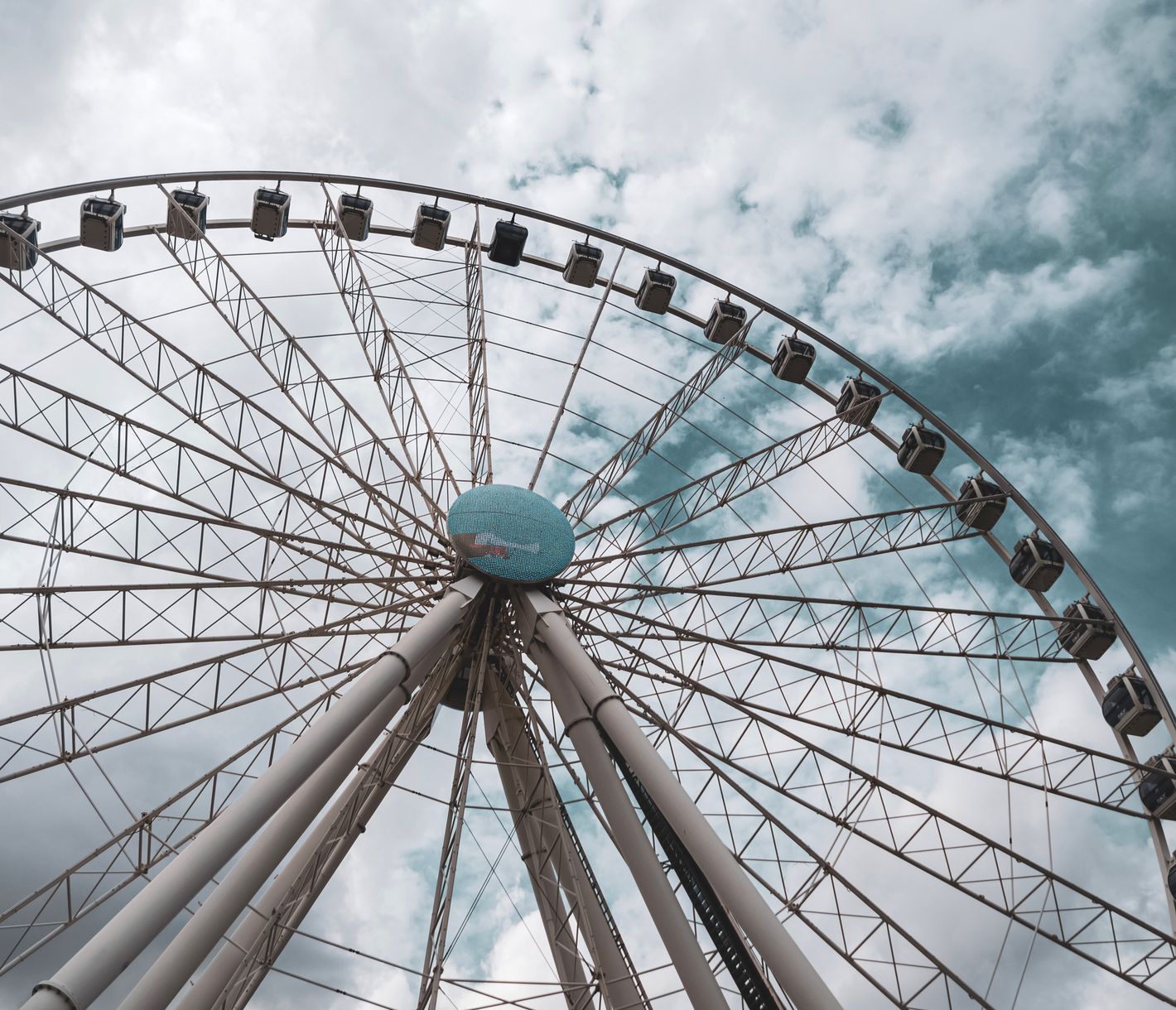 Die Aussicht vom Riesenrad geniessen