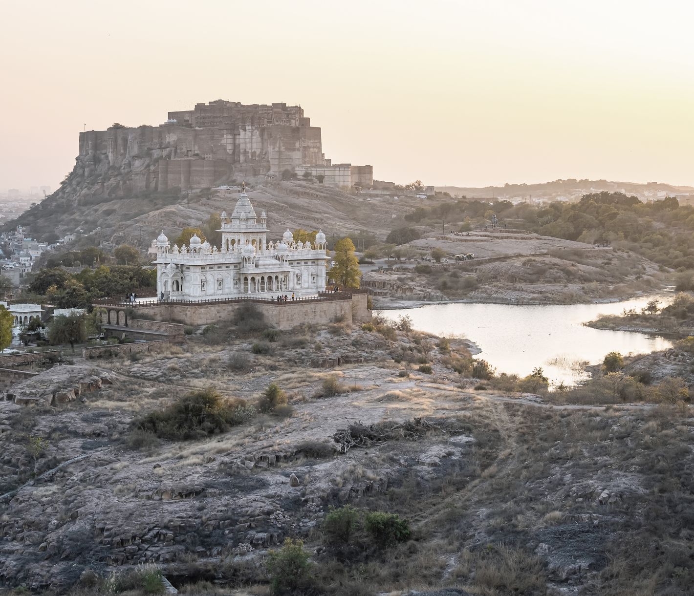 Mehrangarh Fort und Jaswant Thada mit Blick über Jodhpur