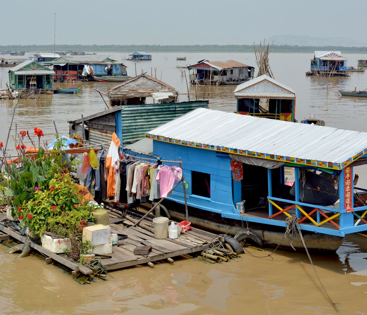 Schwimmende Hausboote auf dem Tonle-Sap-See in Kambodscha entdecken