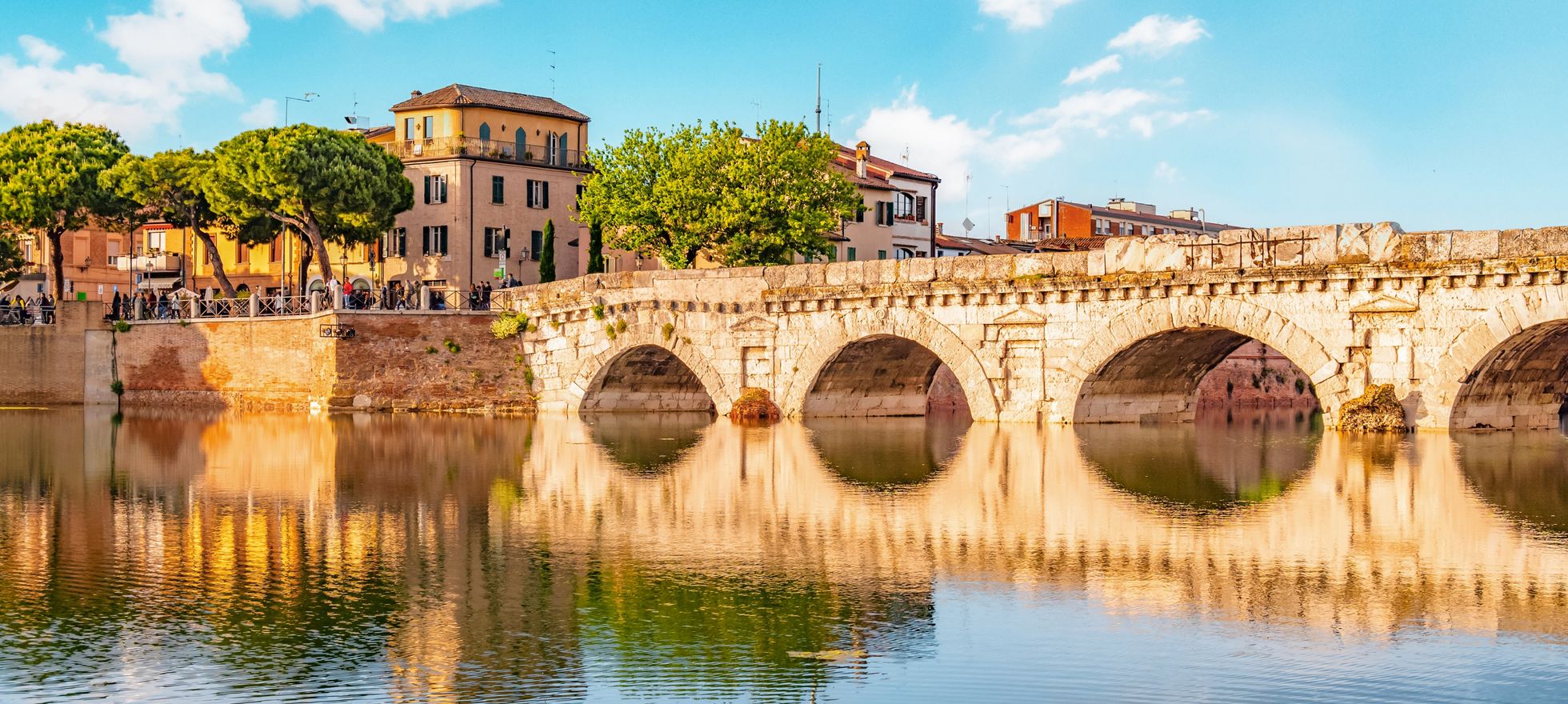 Blick auf die Ponte di Tiberio.