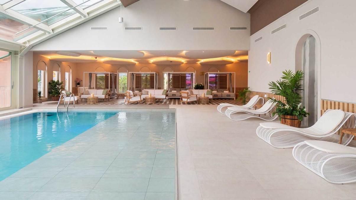 Piscine intérieure