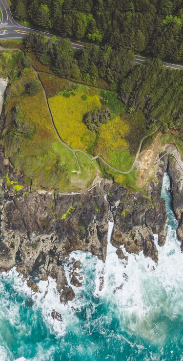 La côte déchiquetée de l’Oregon résiste à la force indomptable de l’océan Pacifique.