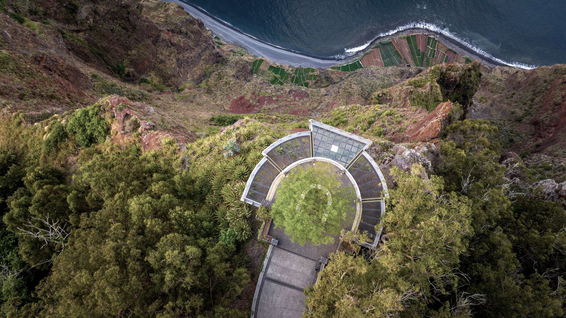  Cabo Girao Skywalk-Aussichtspunkt über Steilklippen und Atlantik