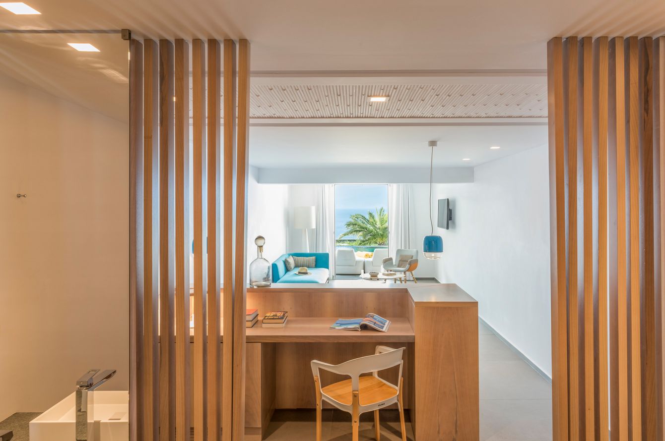 Delos Junior Suite