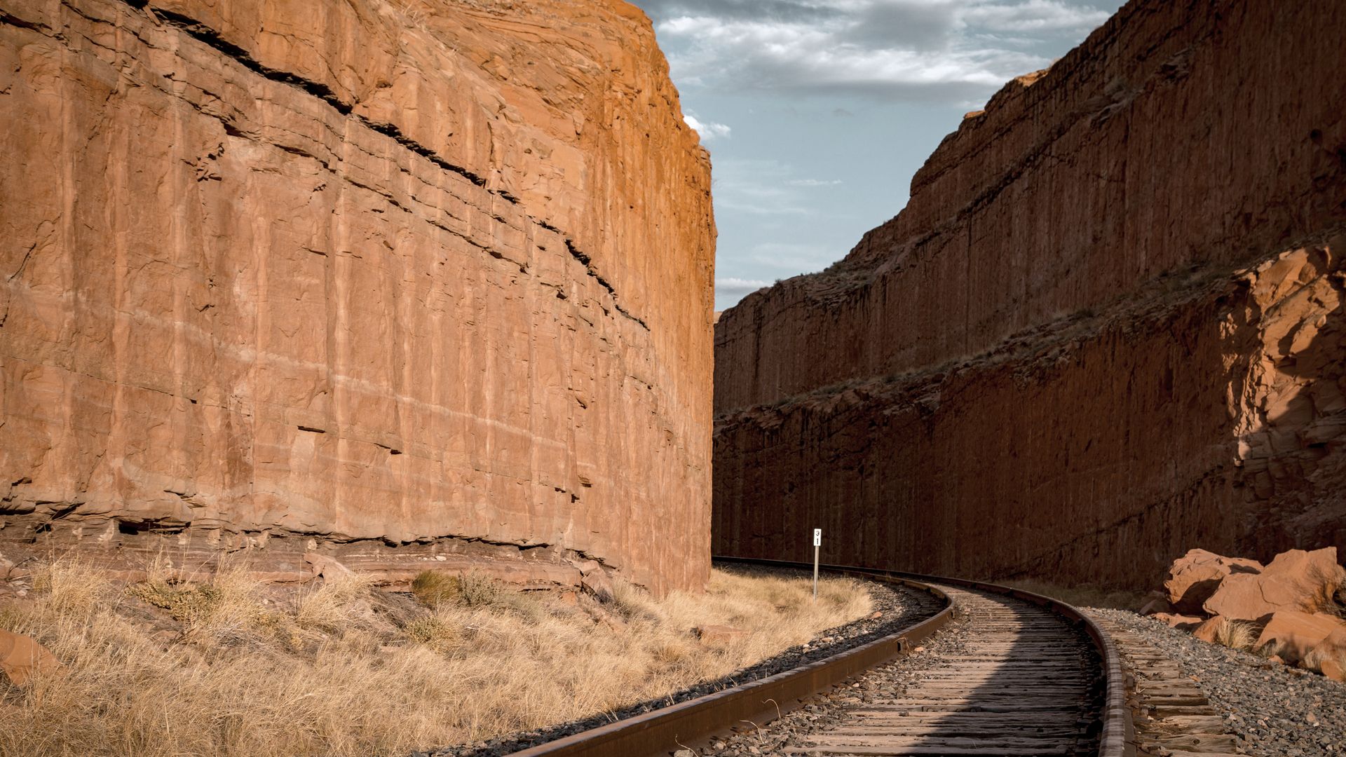 Die roten Sandsteinschluchten zeugen von einer baldigen Ankunft in Moab.