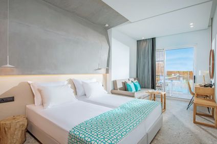 Junior Suite Swim-Up