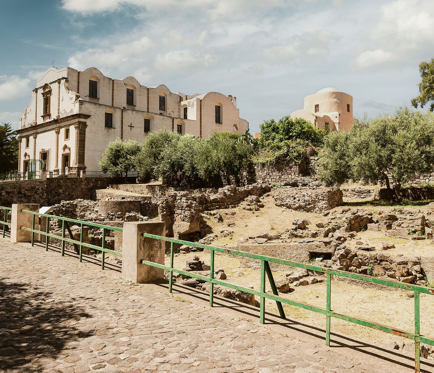 Archäologisches Gebiet und die Kirche der Heiligen Maria Immakulat