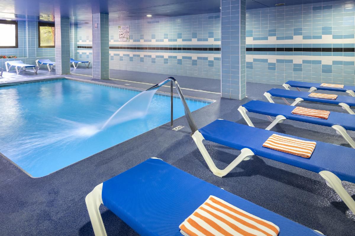 Piscine intérieure