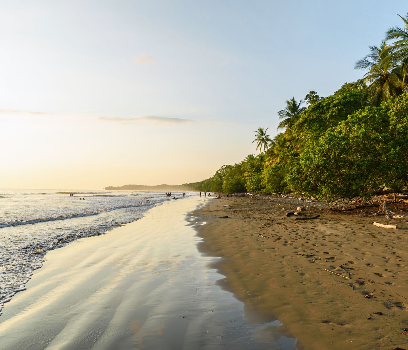 Détente sur la plage d'Uvita