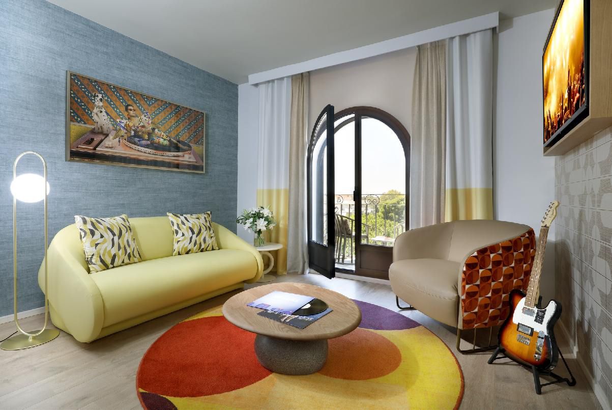 Suite Studio Silver
