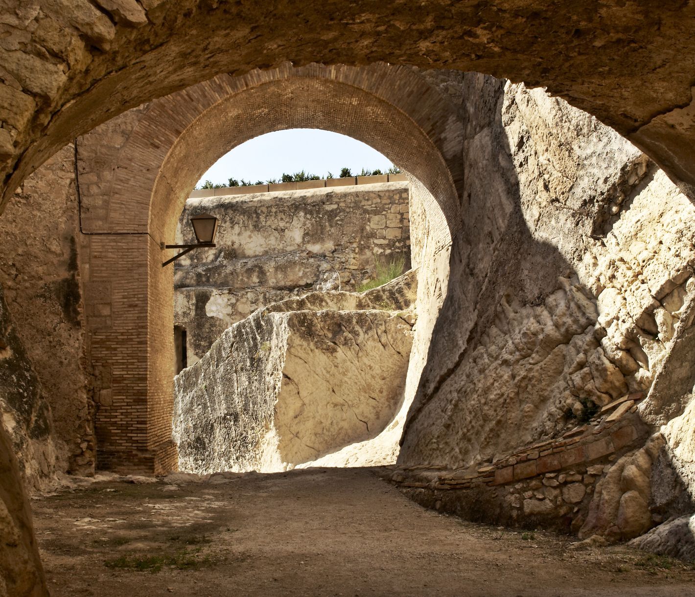 Innenhof des Castillo de Santa Bárbara, Alicante