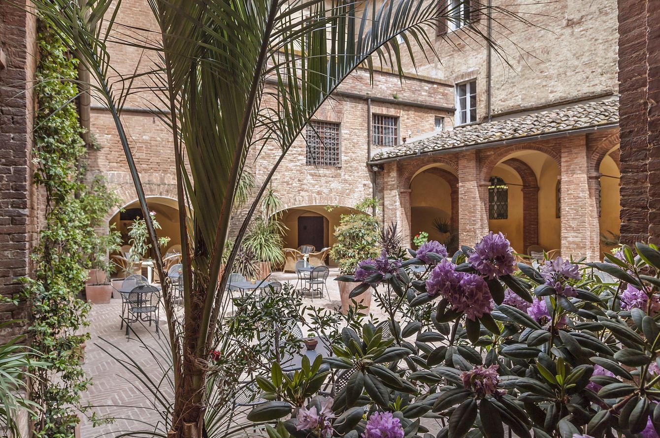 Il Chiostro del Carmine
