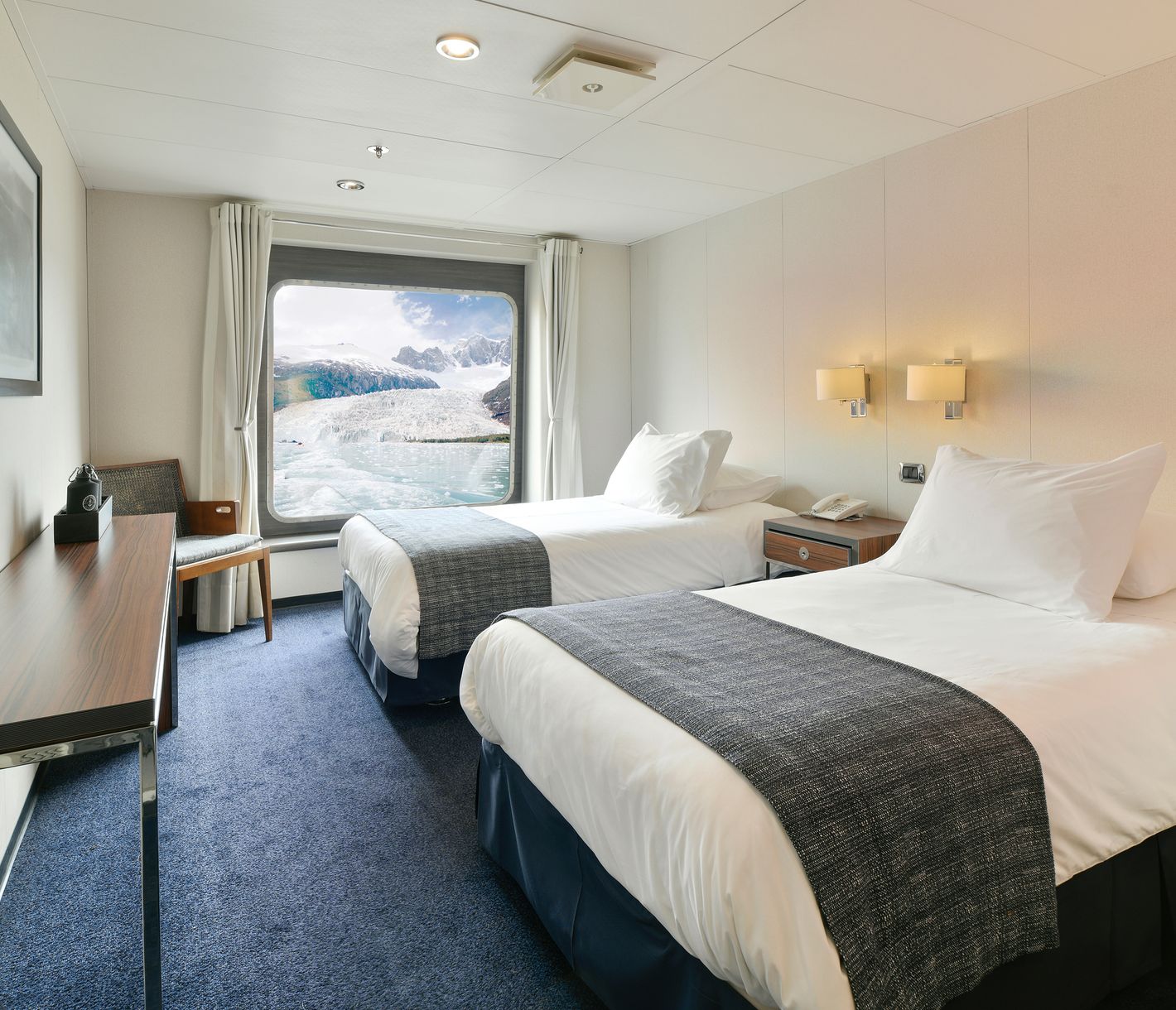 Alle Kabinen bieten grosse Panorama-Fenster, die einen Blick auf die vorbeiziehende Gletscherwelt versprechen.