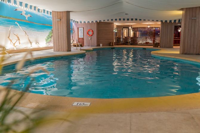 Piscine intérieure