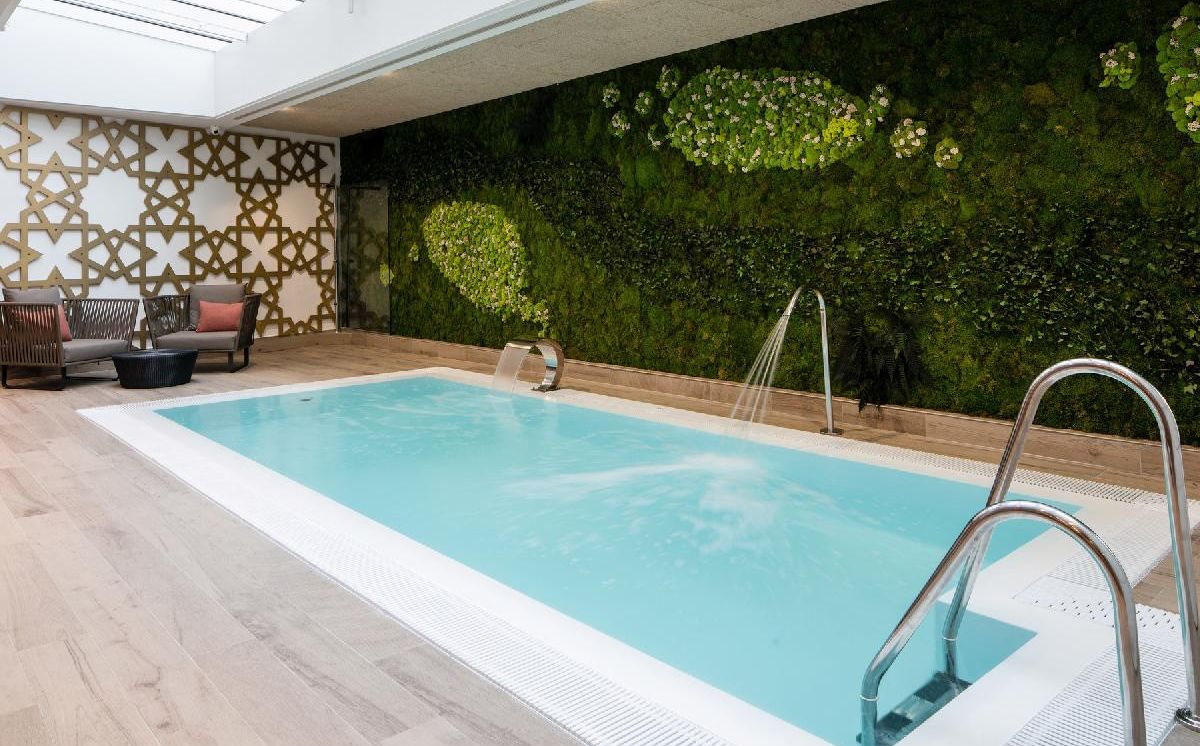Piscine intérieure