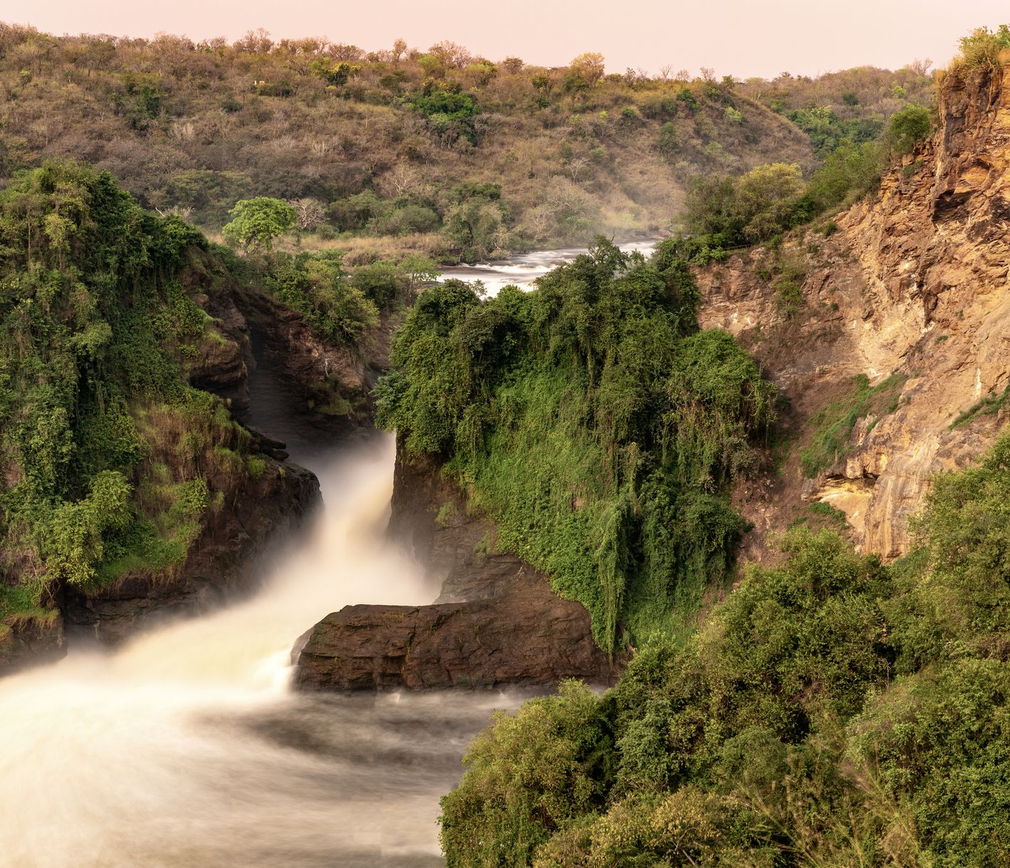 Le plus grand parc de l’Ouganda est connu pour ses belles girafes Rothschild, ses éléphants et ses paysages fabuleux.