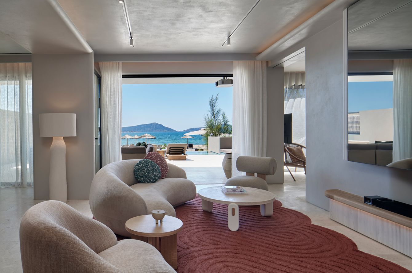 EWOW Beachfront Villa