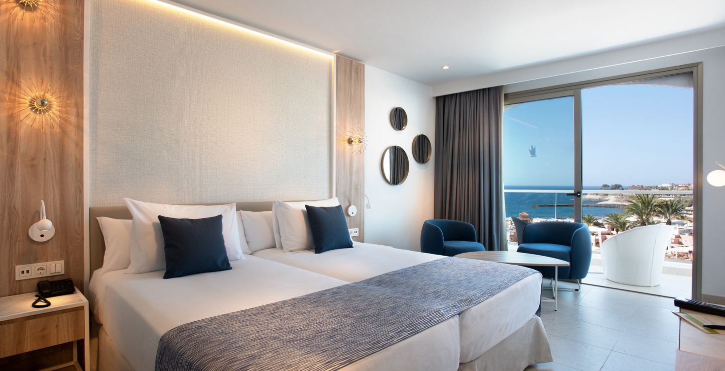 Chambre double vue mer latérale