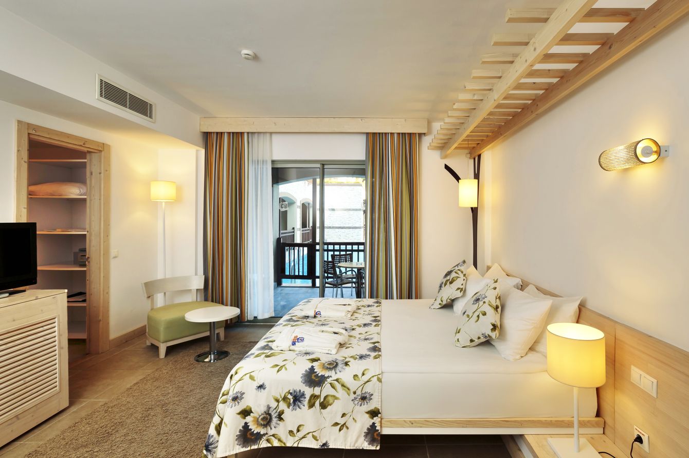 Lake House Suite