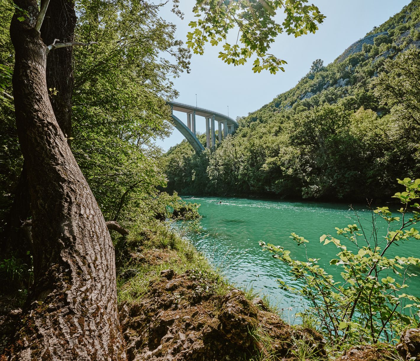 Randonnée au fil de la Soča le long de ses somptueuses gorges.