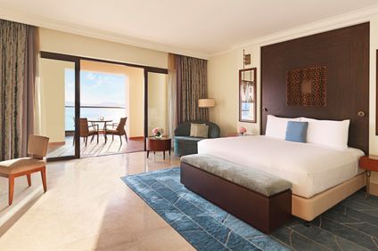 Corner Jacuzzi Suite