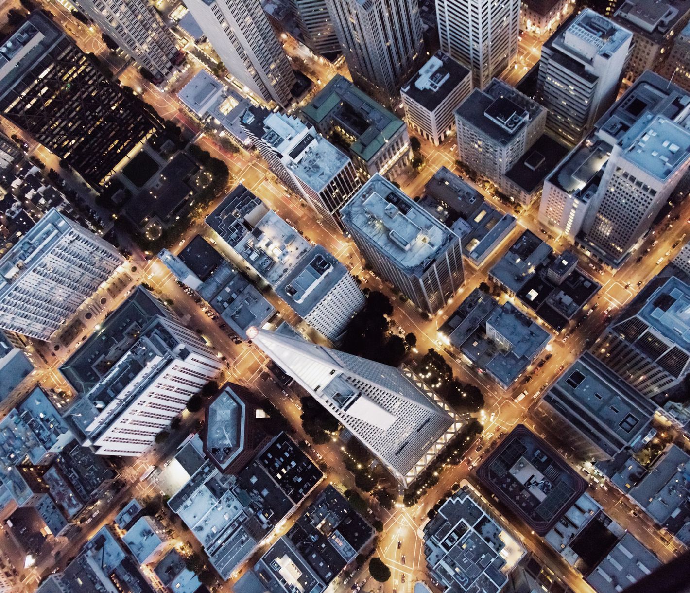 Die Transamerika-Pyramide in San Francisco fällt durch ihre spezielle Architektur auf.