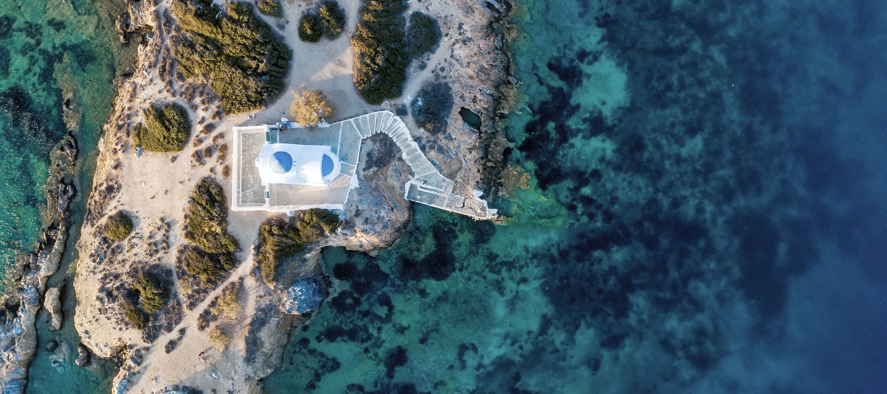 Die Kirche St. Panteleimon in Katapola, einem Dorf auf Amorgos