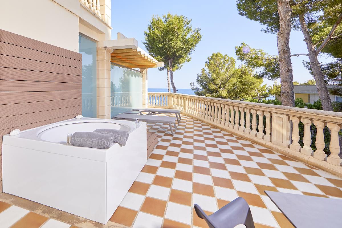 Junior Suite mit Meerblick, Terrasse und Whirlpool