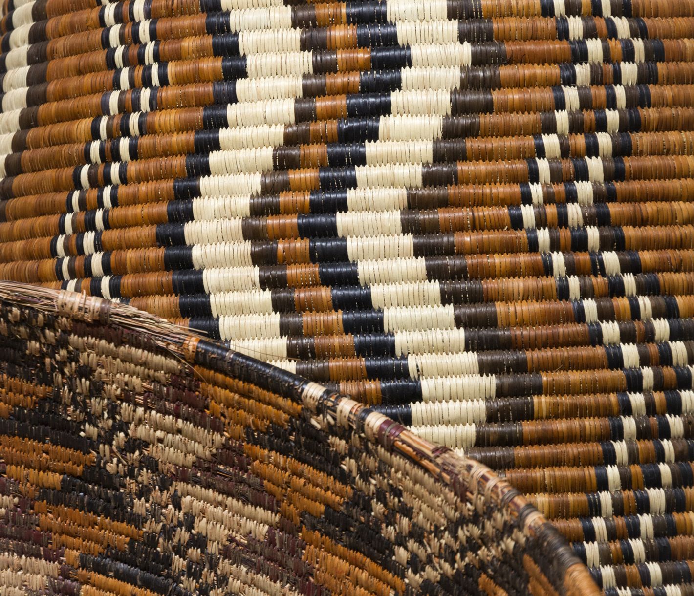 Flechtware mit Zickzack-Muster, typisches Handwerk aus Nordnamibia