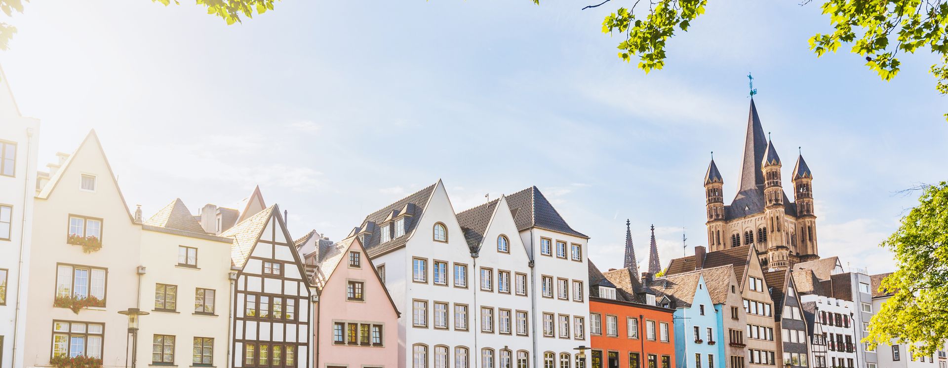 Farbenprächtige Häuser in der Altstadt Kölns